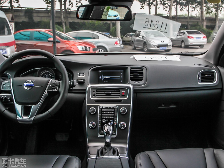 2014���֠���S60(�M��) 2.0T T5 ���Ű�