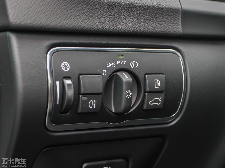 2014���֠���S60(�M��) 2.0T T5 ���Ű�