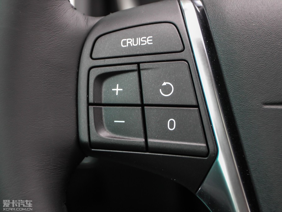 2014���֠���S60(�M��) 2.0T T5 ���Ű�