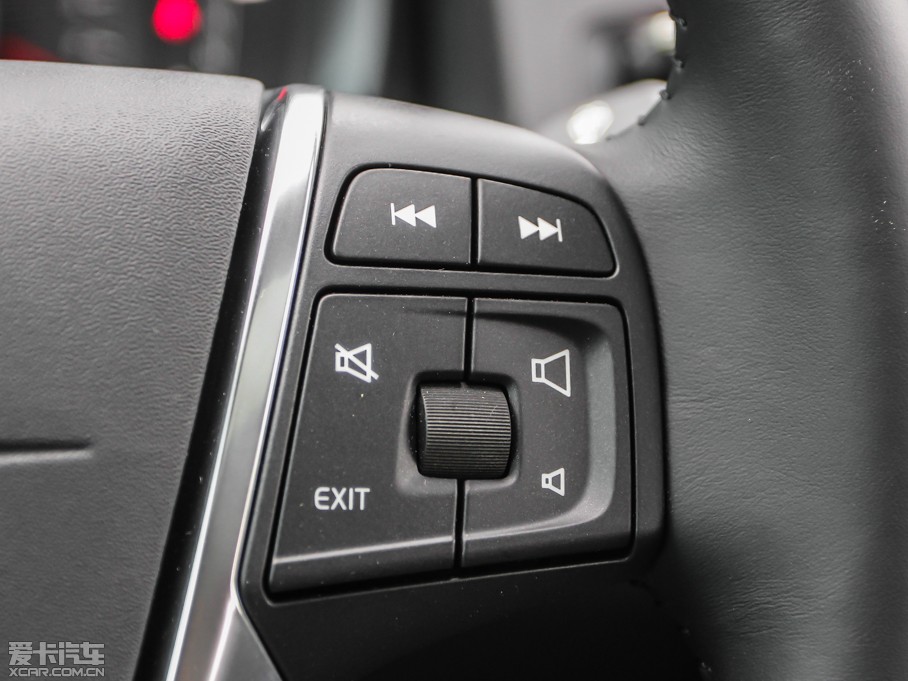 2014���֠���S60(�M��) 2.0T T5 ���Ű�