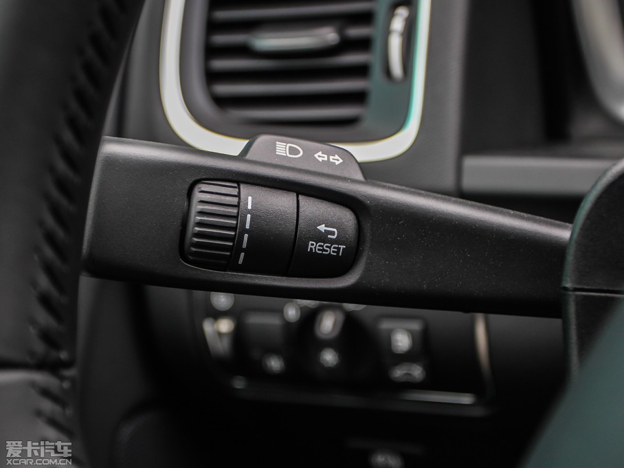 2014���֠���S60(�M(j��n)��) 2.0T T5 ���Ű�