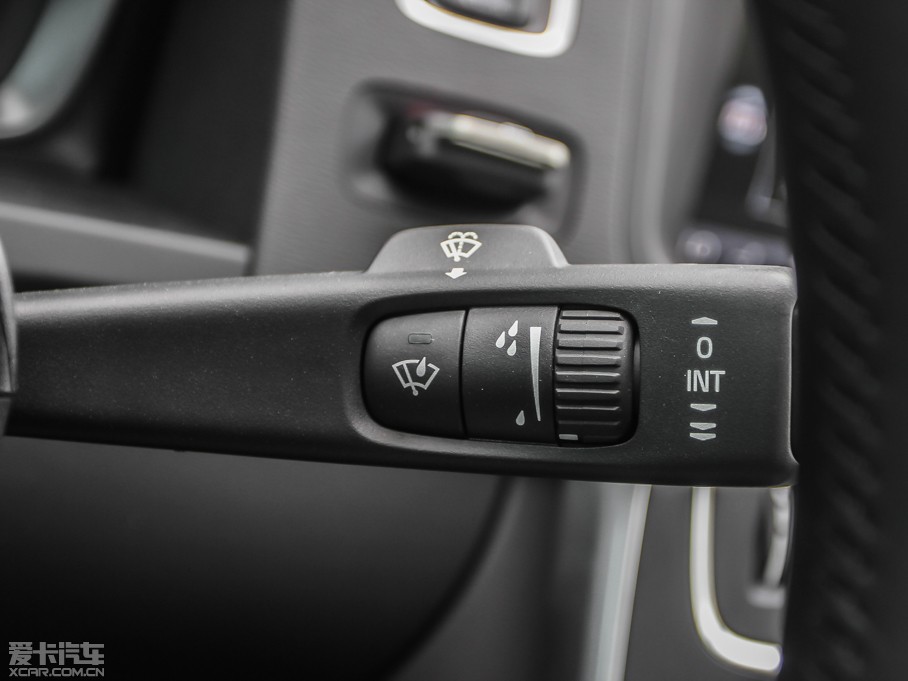 2014���֠���S60(�M��) 2.0T T5 ���Ű�