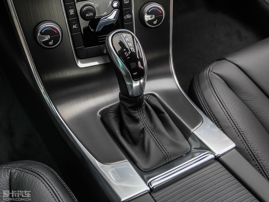 2014���֠���S60(�M��) 2.0T T5 ���Ű�