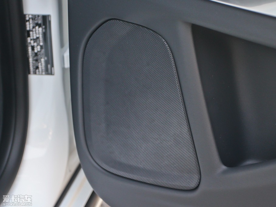 2014���֠���S60(�M��) 2.0T T5 ���ݰ� 