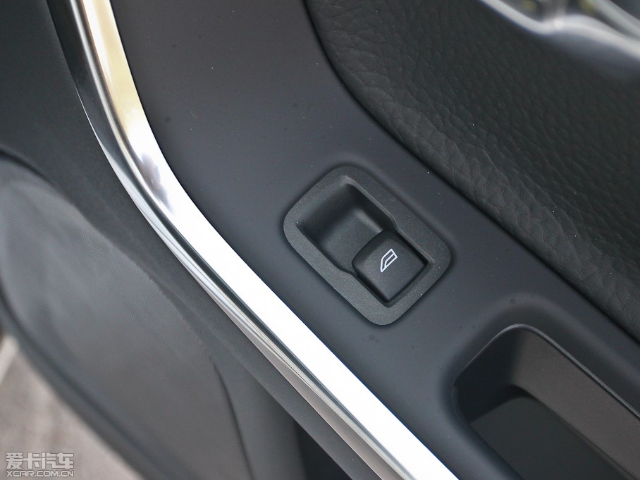 2014���֠���S60(�M��) 2.0T T5 ���ݰ� 