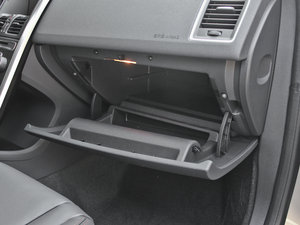 2014款3.0T T6智逸版 手套箱