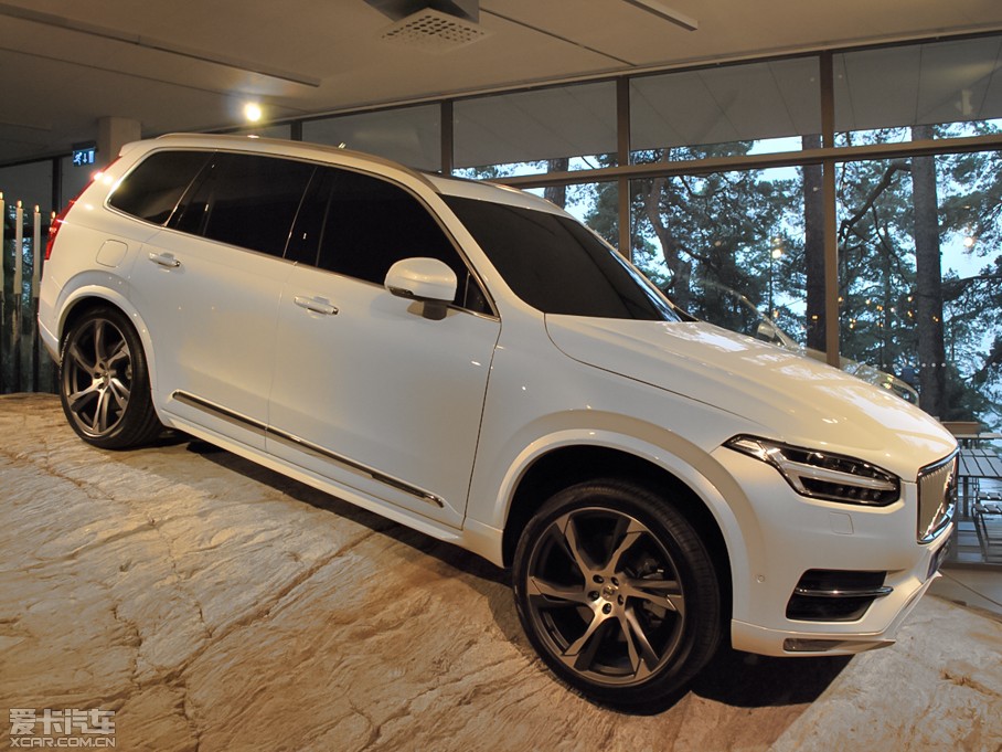 2015֠XC90 T8 