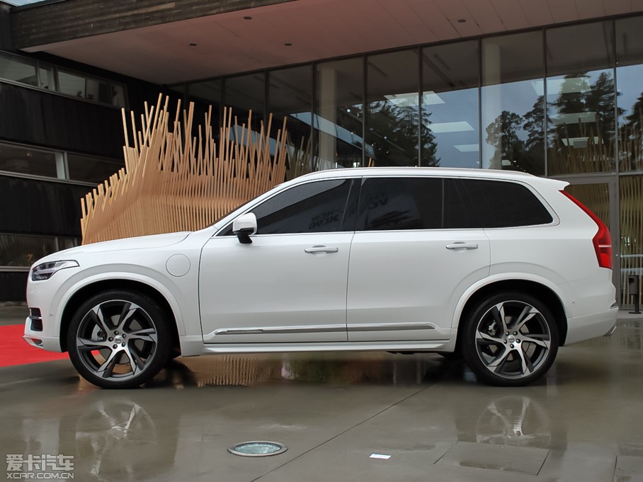 2015֠XC90 T8 