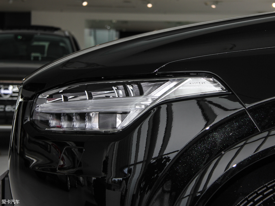 2015֠XC90 T6  5