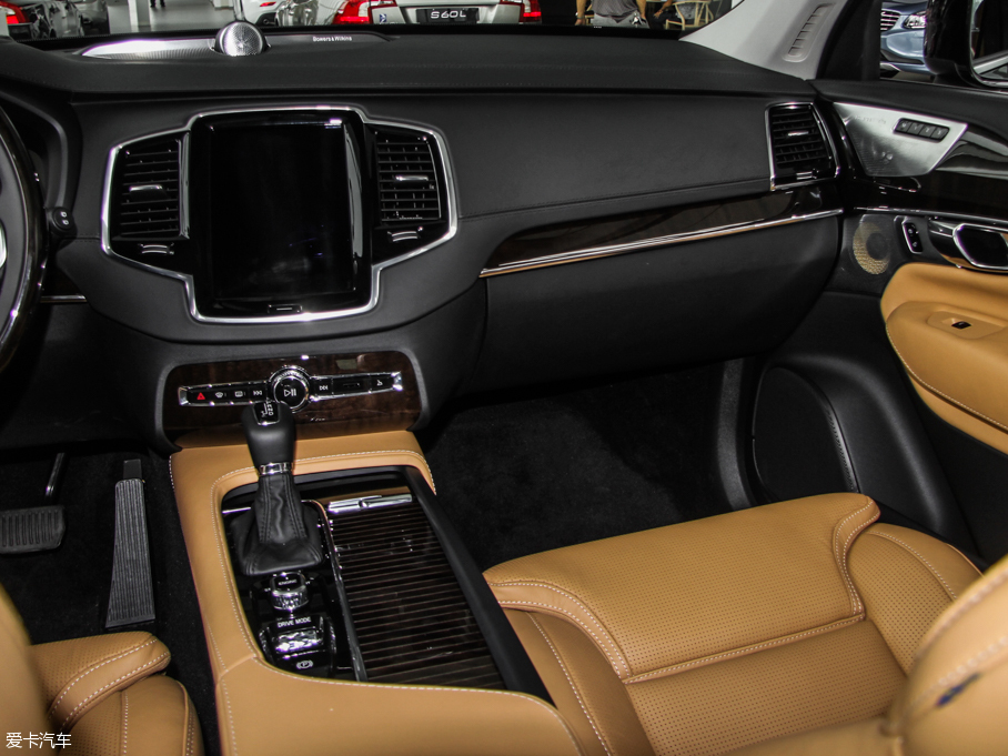 2015֠XC90 T6  5