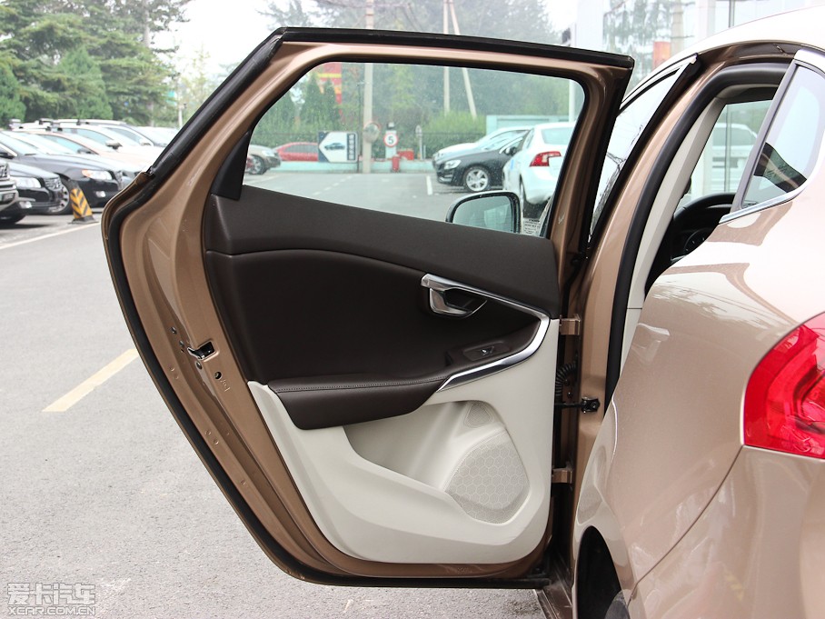 2014���֠���V40 2.0T T5 �����