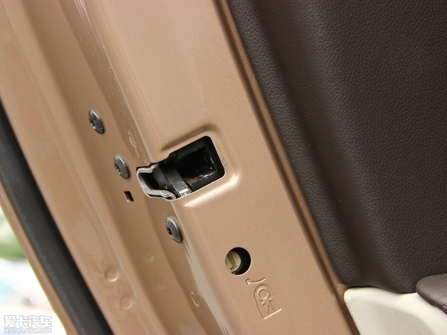 2014���֠���V40 2.0T T5 �����