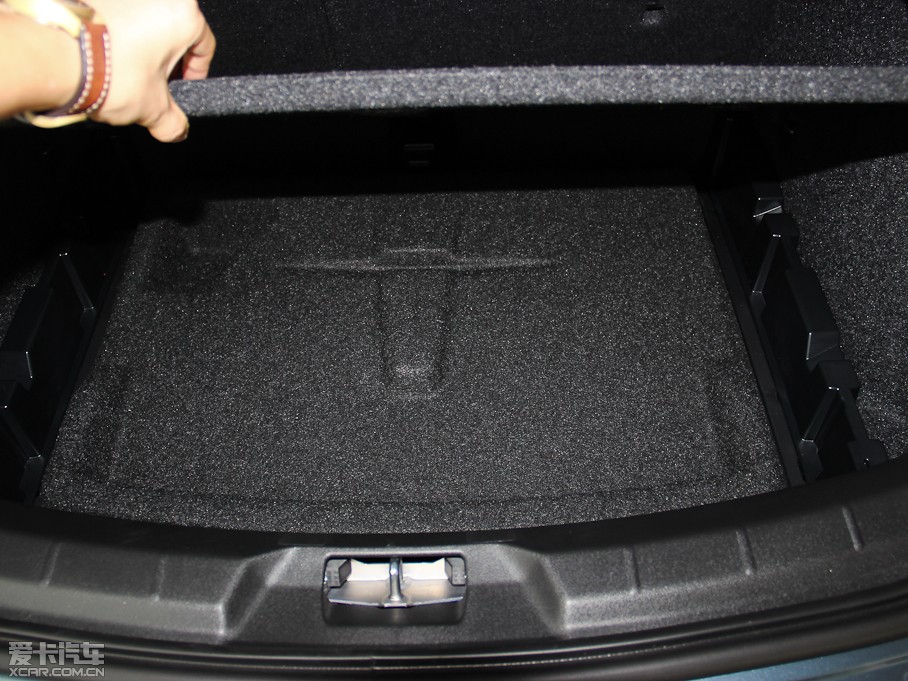 2014���֠���V40 2.0T ���ݰ�