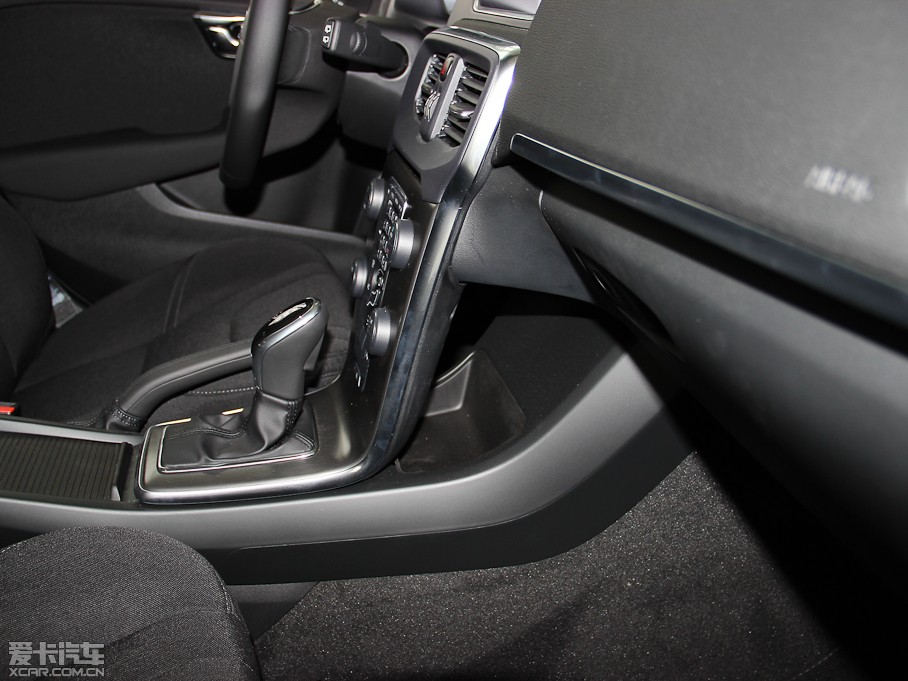 2014���֠���V40 2.0T ���ݰ�