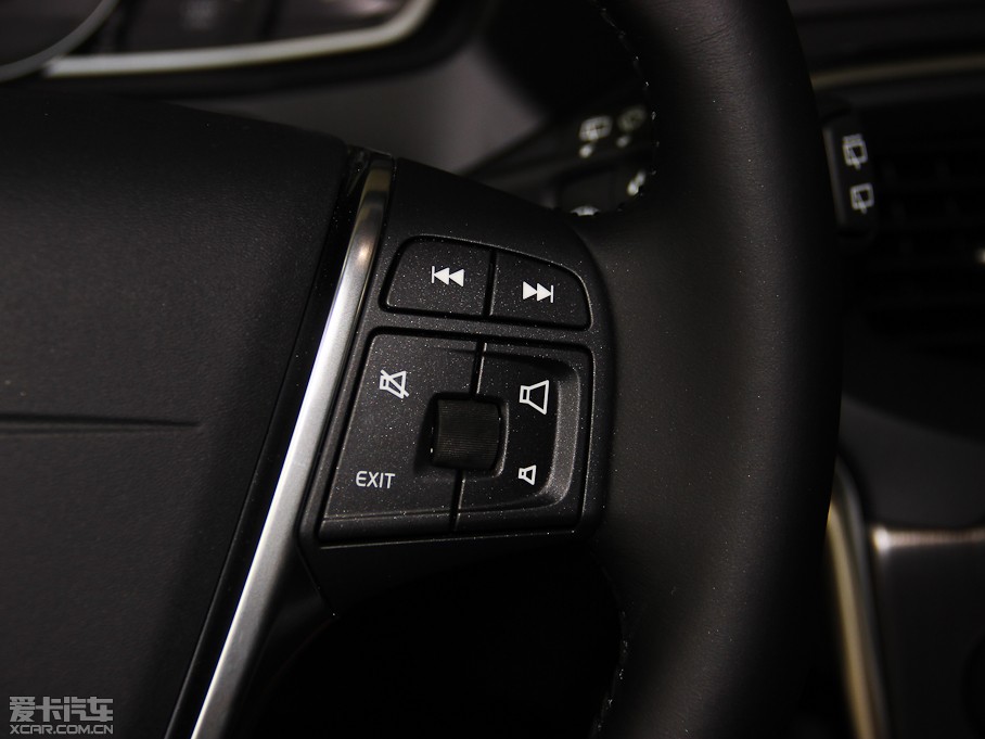 2014���֠���V40 2.0T ���ݰ�