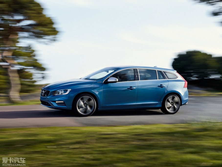 2015���֠���V60 Hybrid R-Design