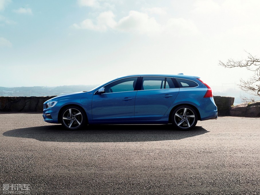 2015���֠���V60 Hybrid R-Design