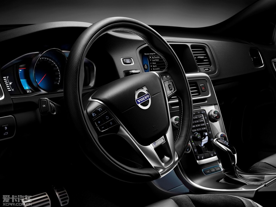 2015���֠���V60 Hybrid R-Design