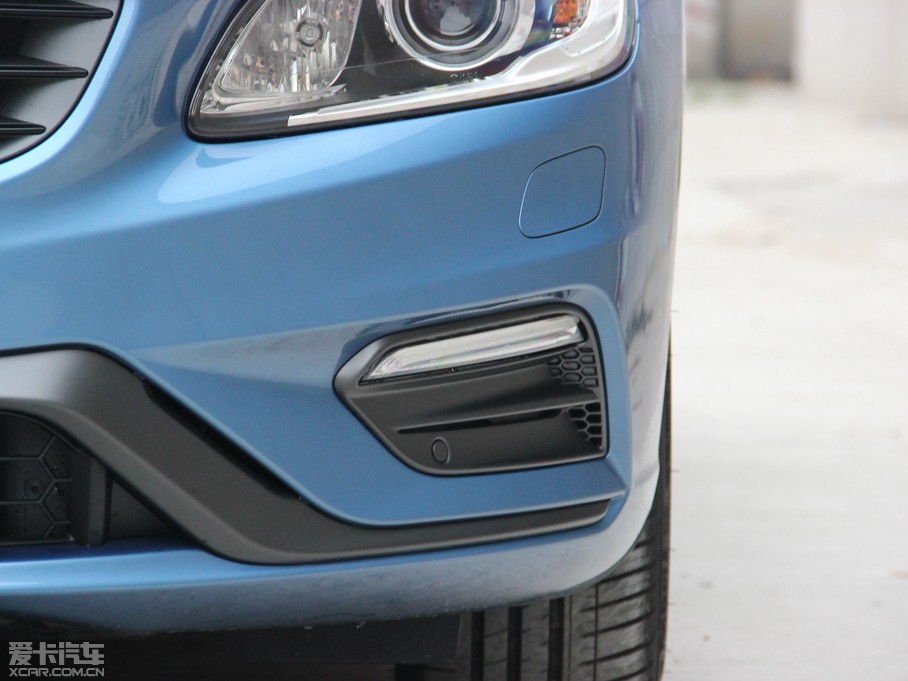 2015���֠���V60 2.0T T5 ���� �����\�Ӱ�