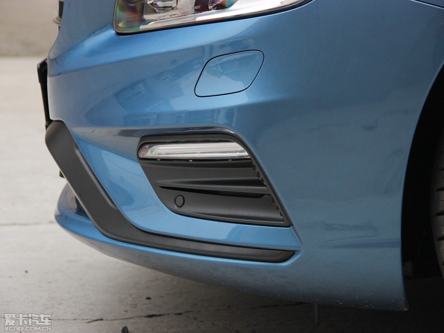 2015���֠���V60 2.0T T5 ���� �����\(y��n)�Ӱ�