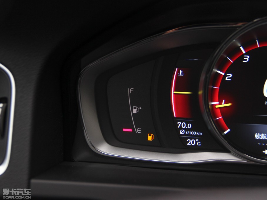 2015���֠���V60 2.0T T5 ���� �����\�Ӱ�