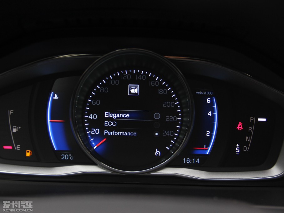 2015���֠���V60 2.0T T5 ���� �����\�Ӱ�