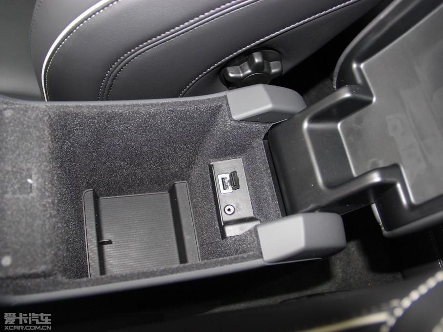 2015���֠���V60 2.0T T5 ���� �����\�Ӱ�