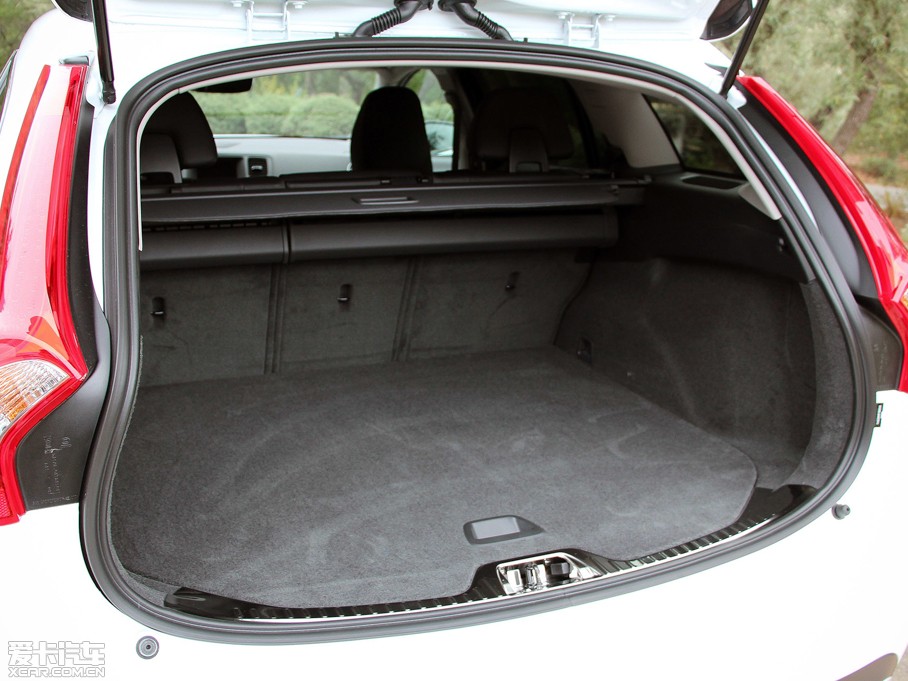 2016V60 Cross Country Ͱ