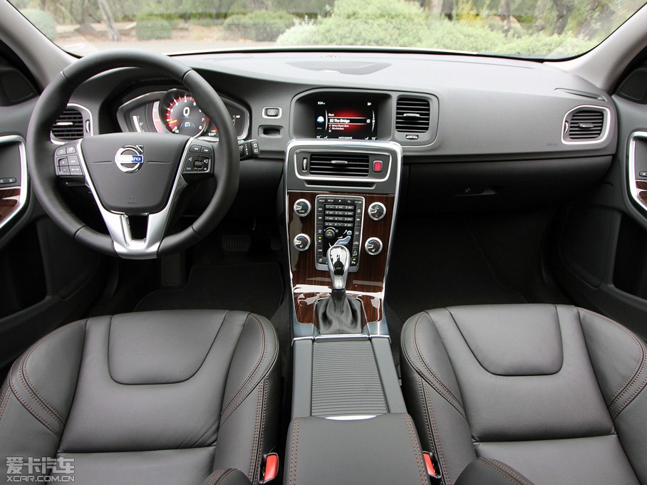 2016V60 Cross Country Ͱ