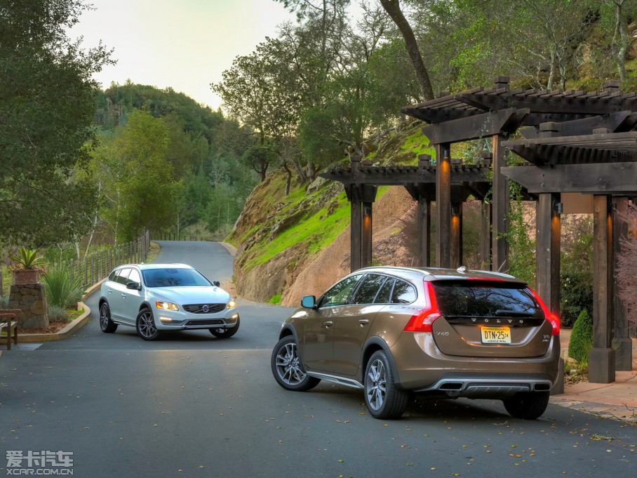 2016V60 Cross Country Ͱ