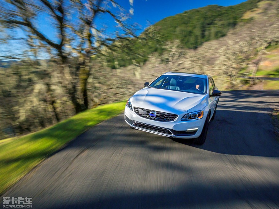 2016V60 Cross Country Ͱ