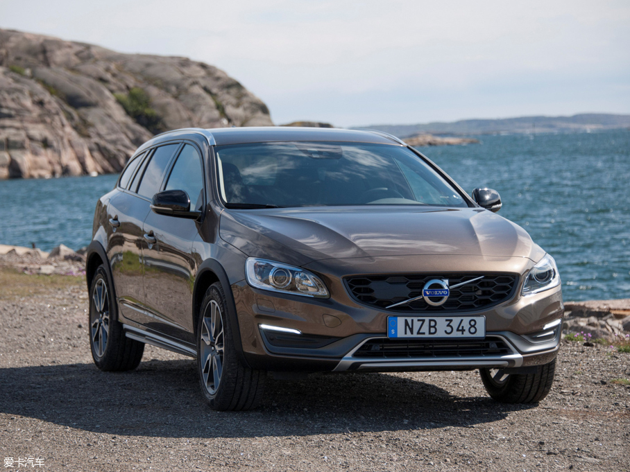 2016V60 Cross Country Ͱ