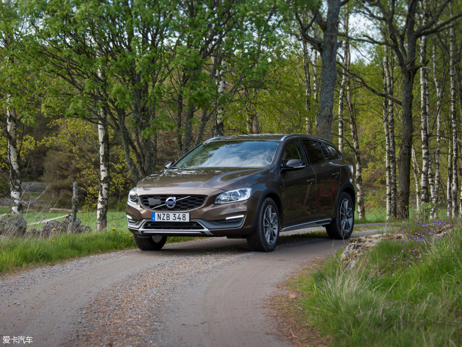 2016V60 Cross Country Ͱ