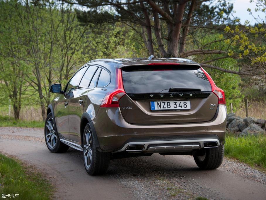 2016V60 Cross Country Ͱ