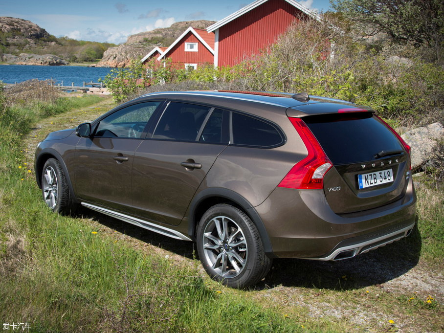 2016V60 Cross Country Ͱ