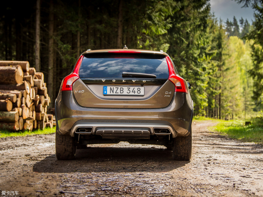 2016V60 Cross Country Ͱ