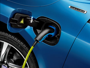 2015Hybrid R-Design ^