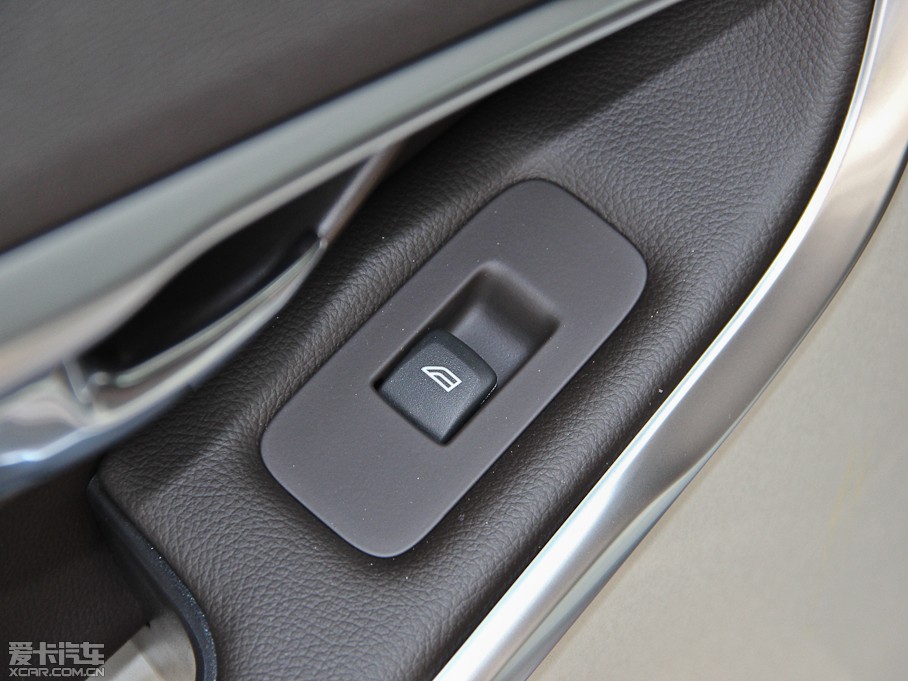 2015���֠���V40 1.6T ���ݰ�