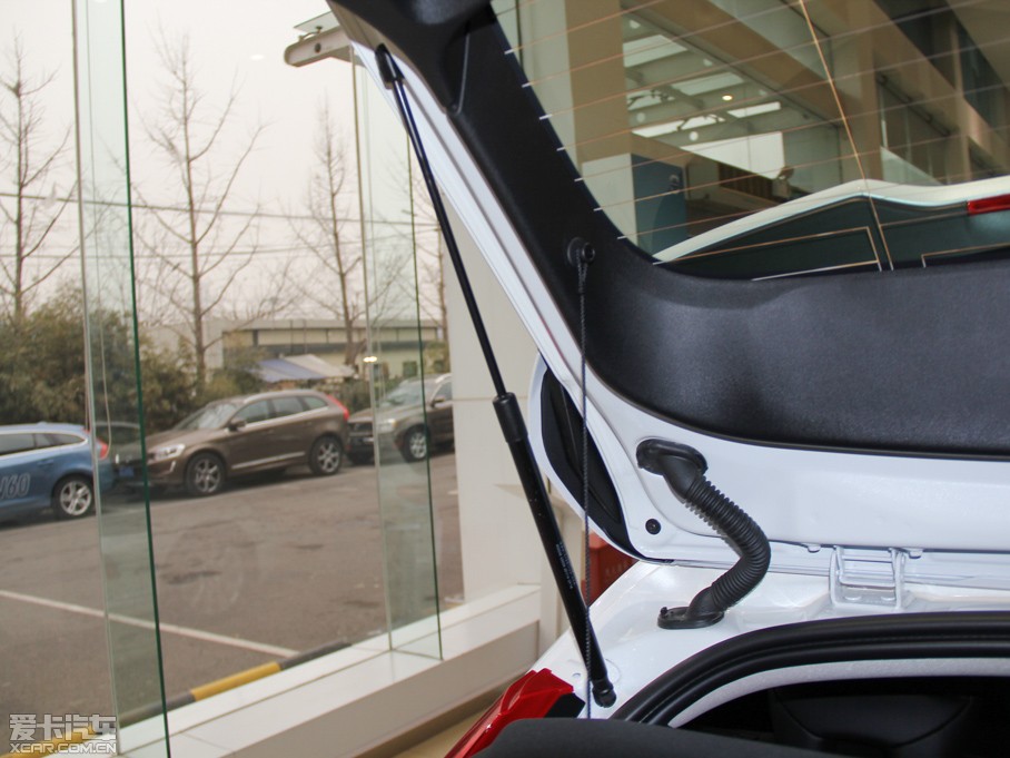 2015���֠���V40 1.6T ���ݰ�