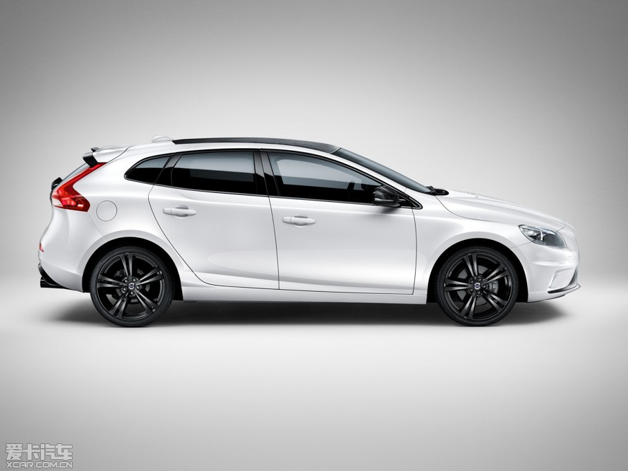 2015���֠���V40 Carbon