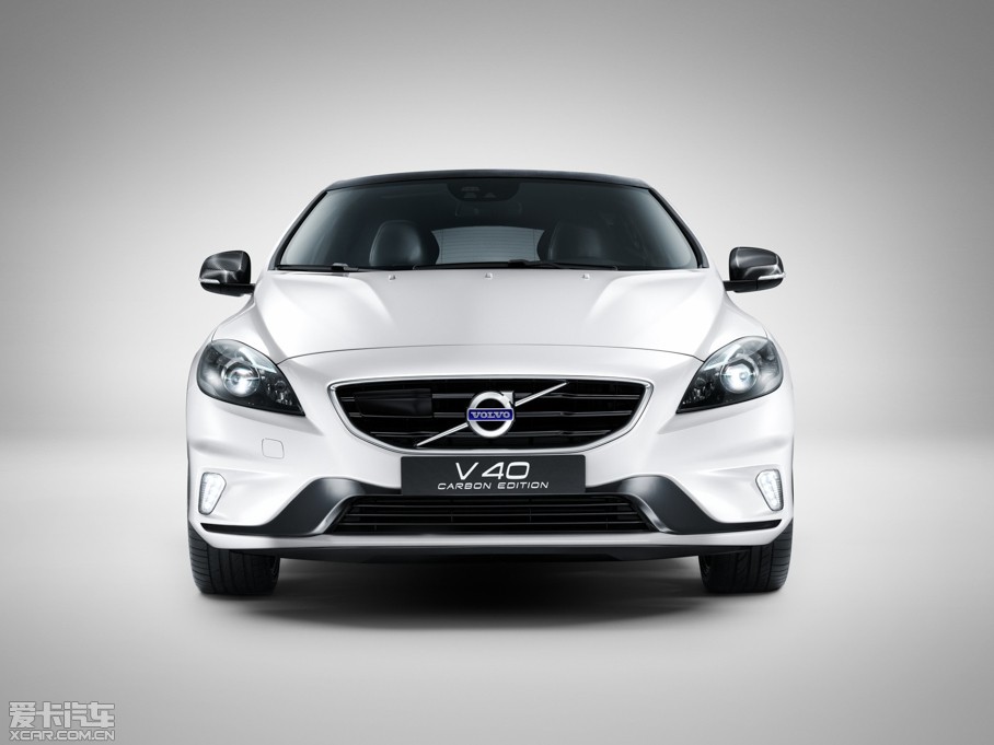 2015���֠���V40 Carbon