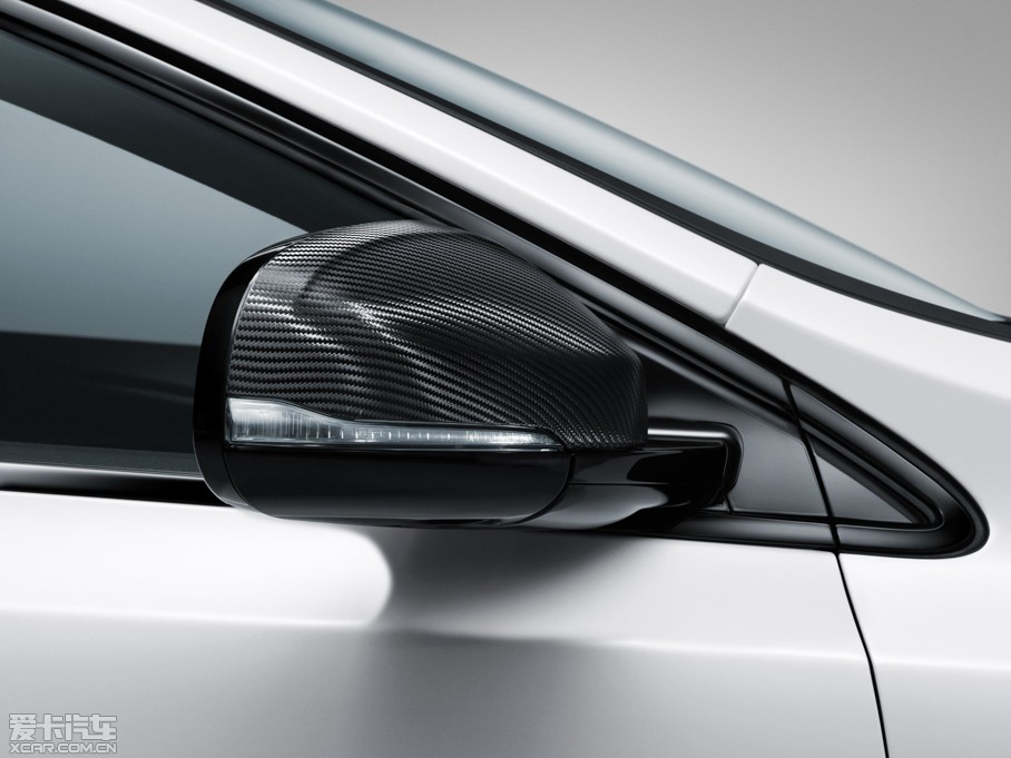 2015���֠���V40 Carbon