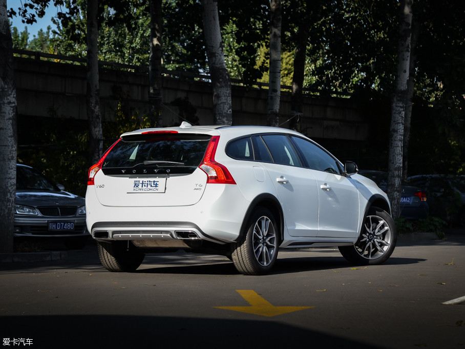 գǴϤֶV60 Cross Country T5͵걨Ϣ³2.0TۼT6ͻͣ³С