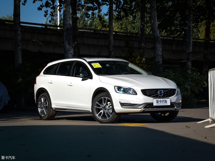 2016V60 Cross Country 2.5T T6 AWD