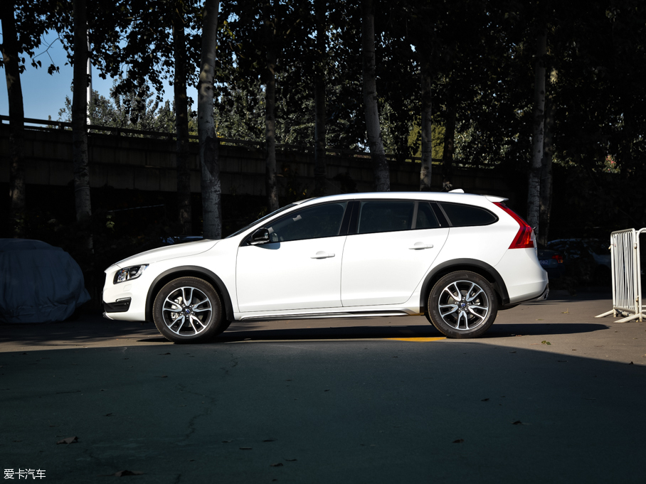 2016V60 Cross Country 2.5T T6 AWD