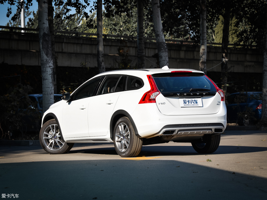 2016V60 Cross Country 2.5T T6 AWD