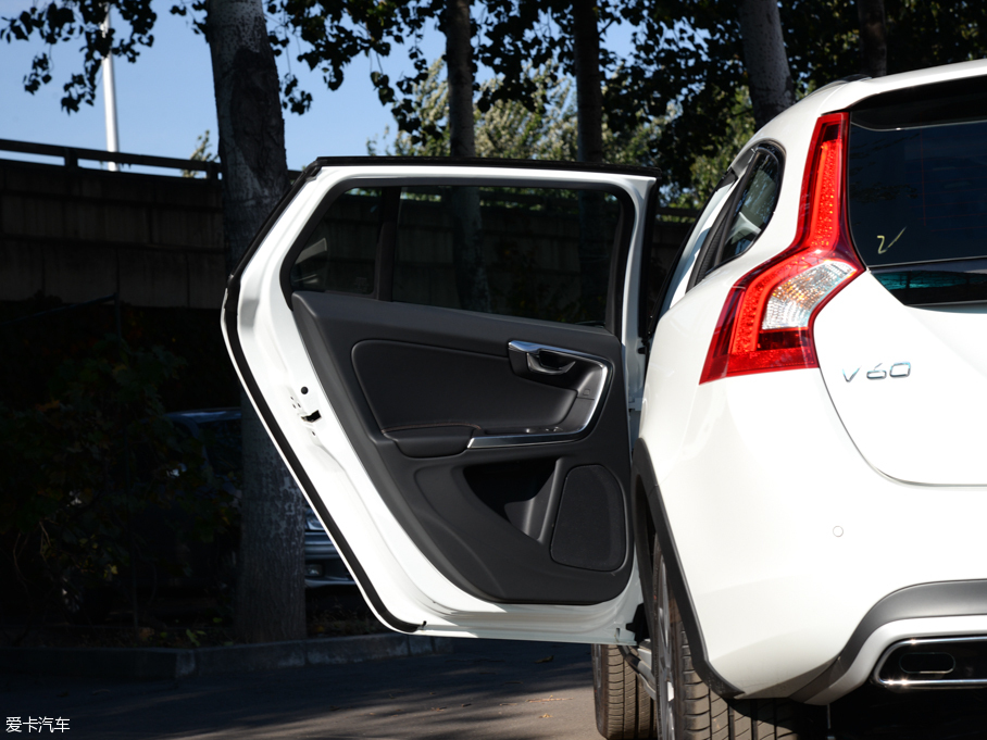 2016V60 Cross Country 2.5T T6 AWD