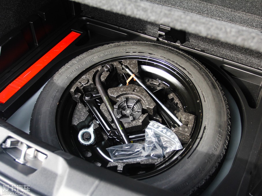 2015V40 Cross Country 2.0T T5 (q)Ű