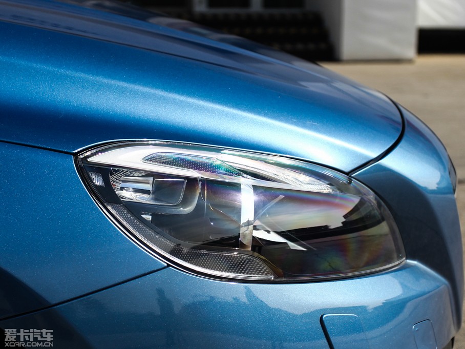 2015V40 Cross Country 2.0T T5 (q)Ű