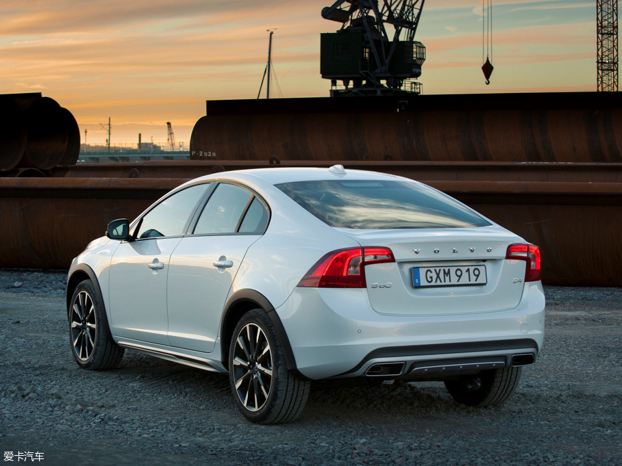 2015��S60 Cross Country ������